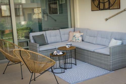 Deluxe Beach House: Sea, Pool & Relax