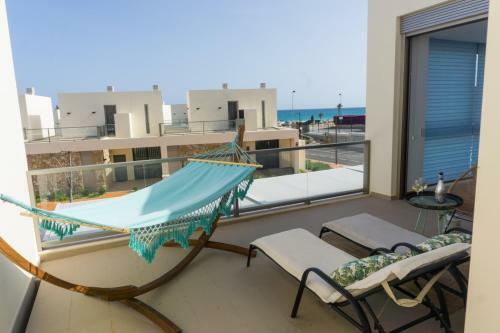Deluxe Beach House: Sea, Pool & Relax