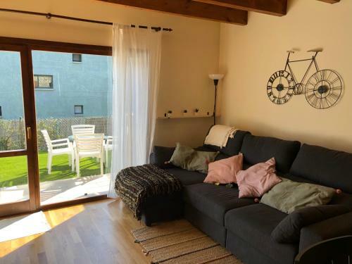 Casa Adosada Familiar Con Jard�n Y Piscina