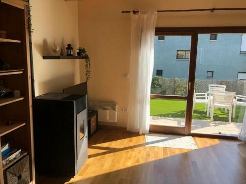 Casa Adosada Familiar Con Jard�n Y Piscina
