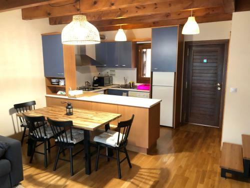 Casa Adosada Familiar Con Jard�n Y Piscina
