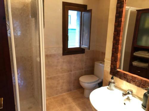 Casa Adosada Familiar Con Jard�n Y Piscina