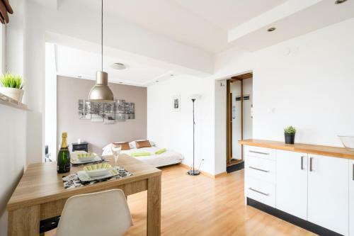 Balcony Apartment Near Old Town