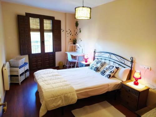 Apartamentos La Fragua, Medio