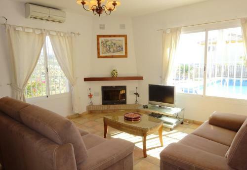 Villa Rosana Lake Vinuela