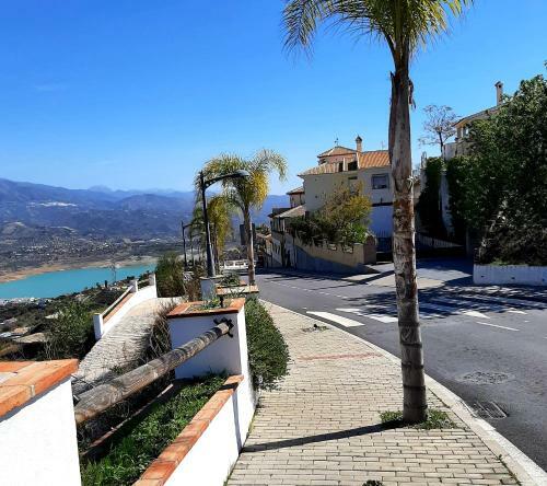 Villa Vistas Al Lago With Private Pool