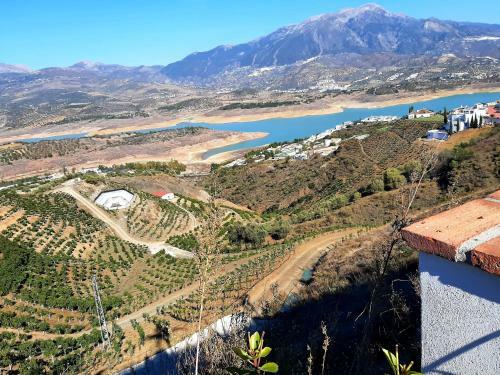 Villa Vistas Al Lago With Private Pool