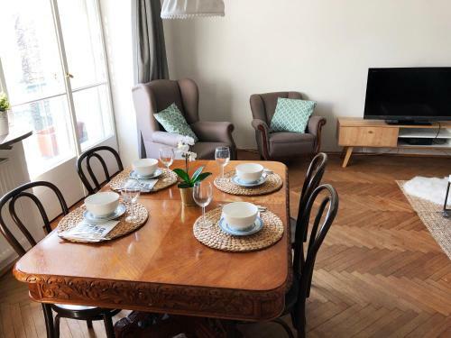 Apartamento Niepodgleglosci 245- 2br By Homeprime