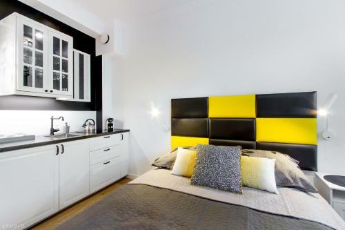 Clicktheflat The Warsaw Rising Museum Apartments