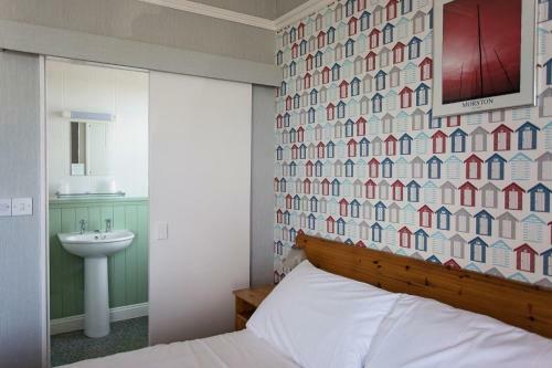 Hostal Sandcliff Guest House