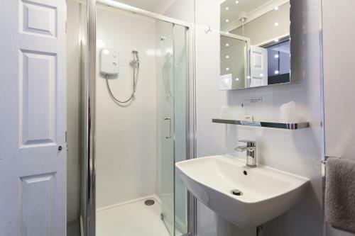 Hostal Sandcliff Guest House