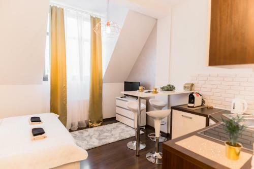 Goldeneye Apartment Center