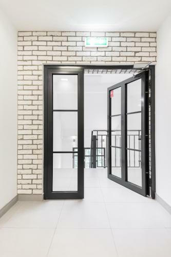 Goldeneye Apartment Center