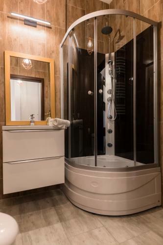Goldeneye Apartment Center
