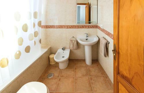 Chalet En Matalasca�as A 300 Metros de La Playa