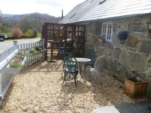 Bwythynod Helmau Cottages