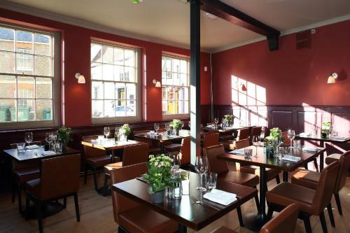 Hotel The Crown And Thistle