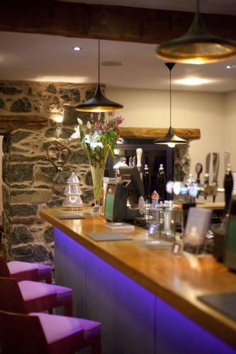 Hostal Cross Foxes - Bar Grill Rooms