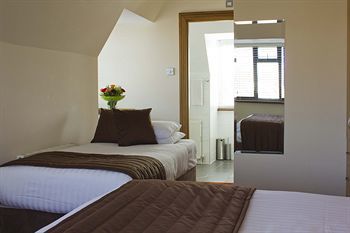 Hostal The Brent Hotel