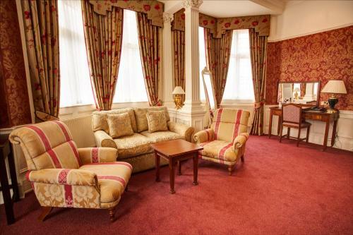Best Western Plus Grim's Dyke Hotel