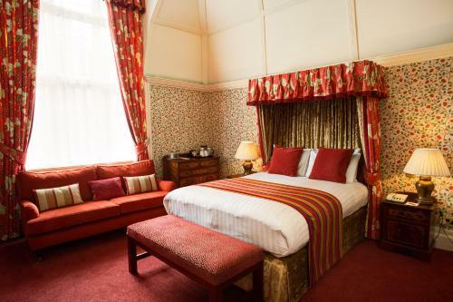 Best Western Plus Grim's Dyke Hotel