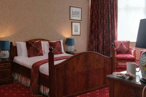 Best Western Plus Grim's Dyke Hotel