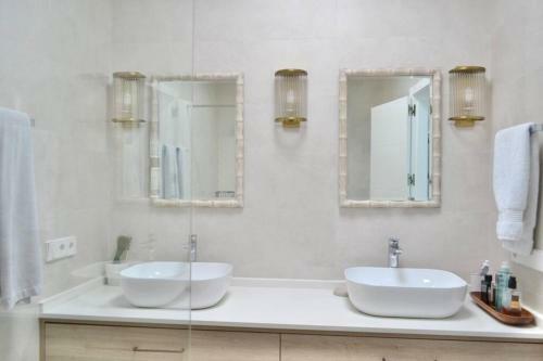 New 4 Bed Designer Villa With Pool