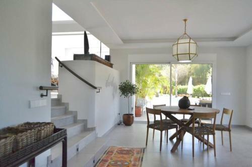 New 4 Bed Designer Villa With Pool