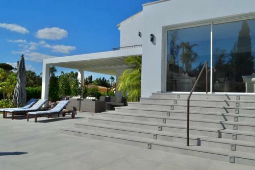 New 4 Bed Designer Villa With Pool