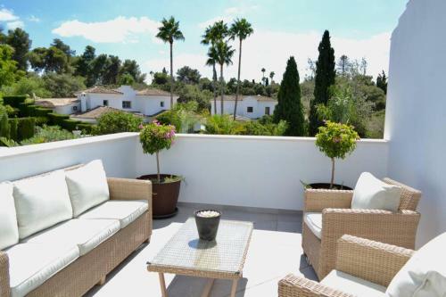 New 4 Bed Designer Villa With Pool
