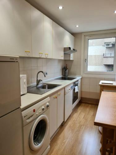 Apartamento Con Garaje Privado En El Centro - Dos Torres �owyn