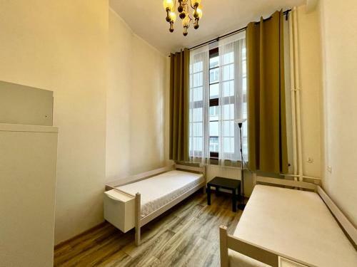 Quantum Hostel