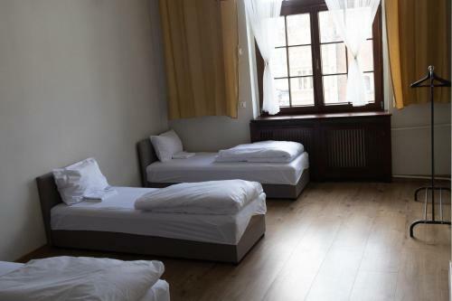 Quantum Hostel