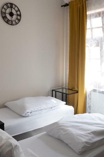 Quantum Hostel