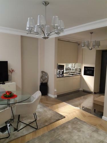 Beige Mood City Apartment
