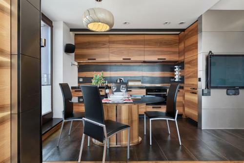Luxurious Apartments Walonska By Renters