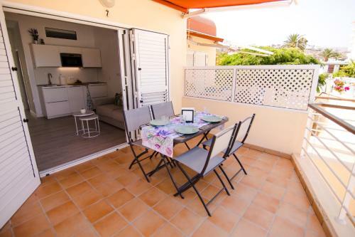 Deluxe Apartment. 50 Meters Beach