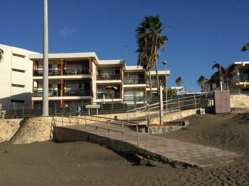 Beach Front Apartment Los Papagayos