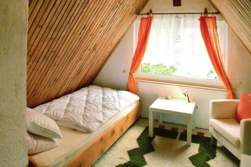 Holiday Home, Zuromino