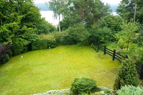 Holiday Home, Zuromino