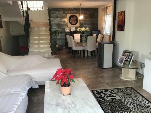 Bed & Breakfast Double Room With Shared Bathroom And Shared Communal Areas R4