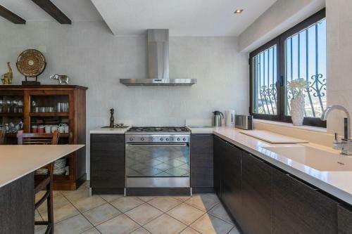 Beautiful Villa For Large Groups