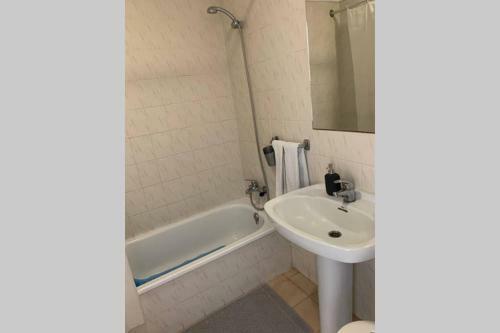 Monis Apartment Mit Pool