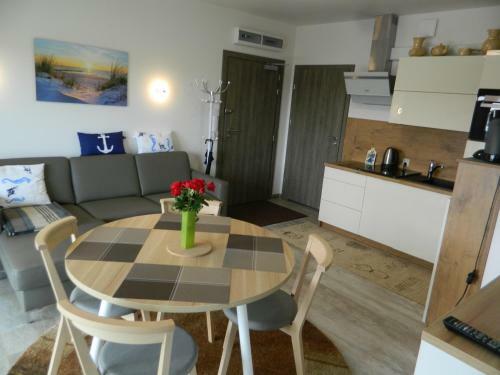 5 M�rz Apartament Adam I Ewa