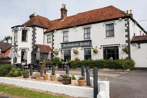 Hotel Berkshire Arms By Good Night Inns