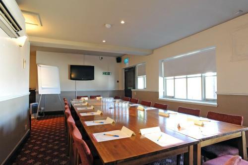 Hotel Berkshire Arms By Good Night Inns