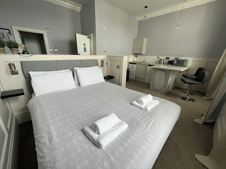 Hostal The Kelvin Hotel