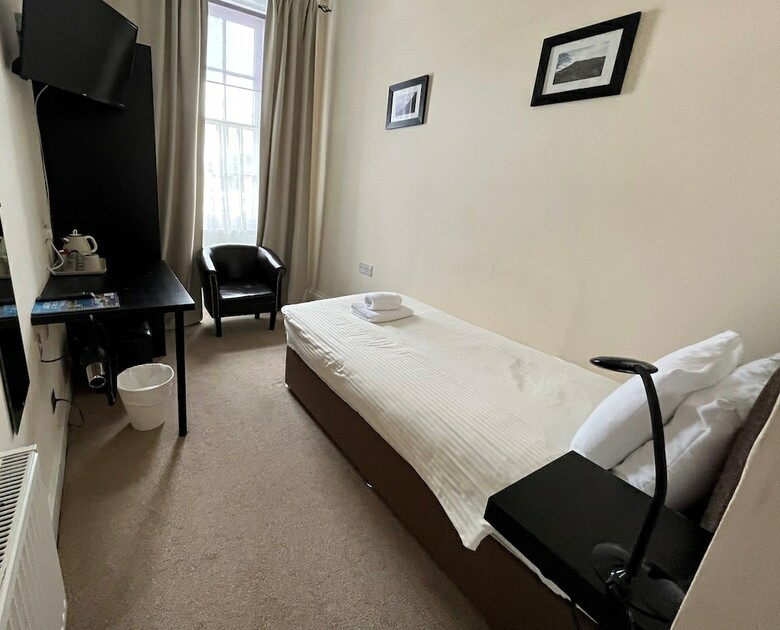 Hostal The Kelvin Hotel