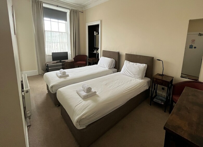 Hostal The Kelvin Hotel