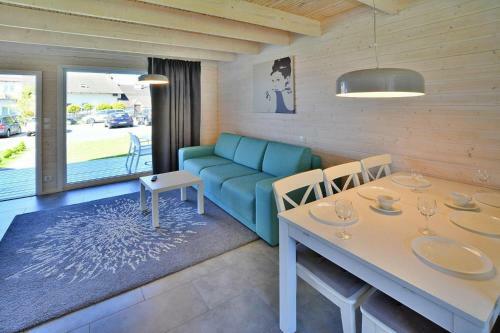 Holiday Resort, Sianozety
